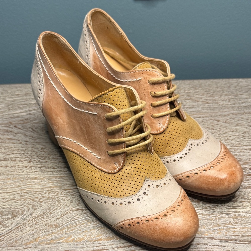 Elegant Women's Lace-Up Brogue Flats in Brown and Cream